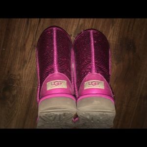 PINK UGGS